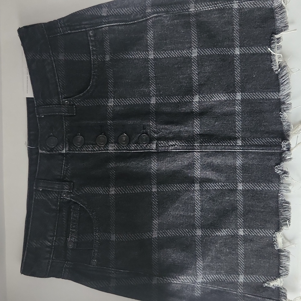 American Eagle Super Hi-Rise Festival Mini B/W Checkered Skirt 4R 27W Ripped sty